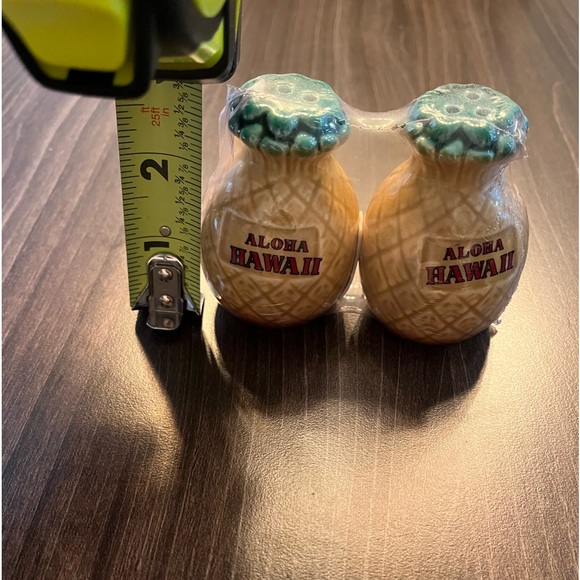 Salt and Pepper Shaker Set - Hawaii - Picture 4 of 5